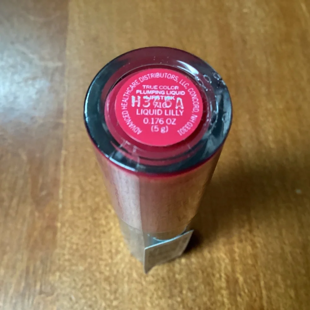 NUANCE SALMA HAYEK True Color PLUMPING LIQUID LIPSTICK #710 Liquid Lilly